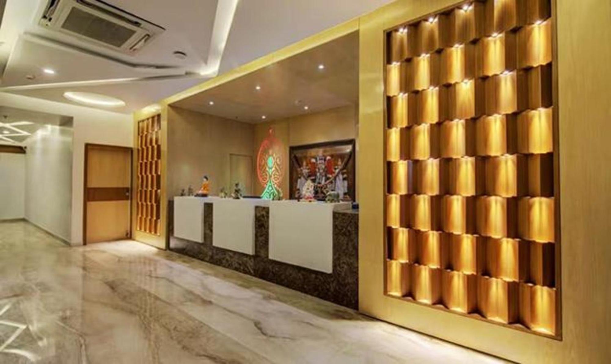 Capital O 16971 Hotel Lorven Visakhapatnam Exterior foto