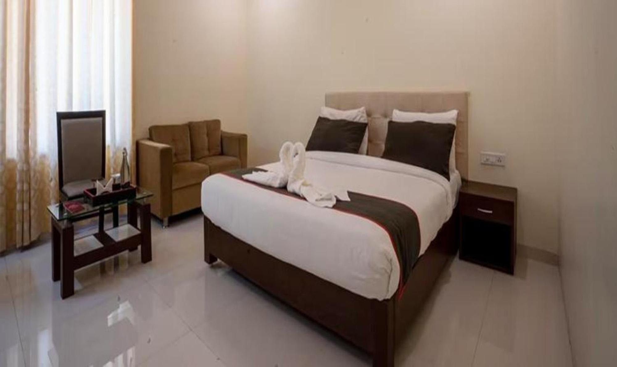 Capital O 16971 Hotel Lorven Visakhapatnam Exterior foto