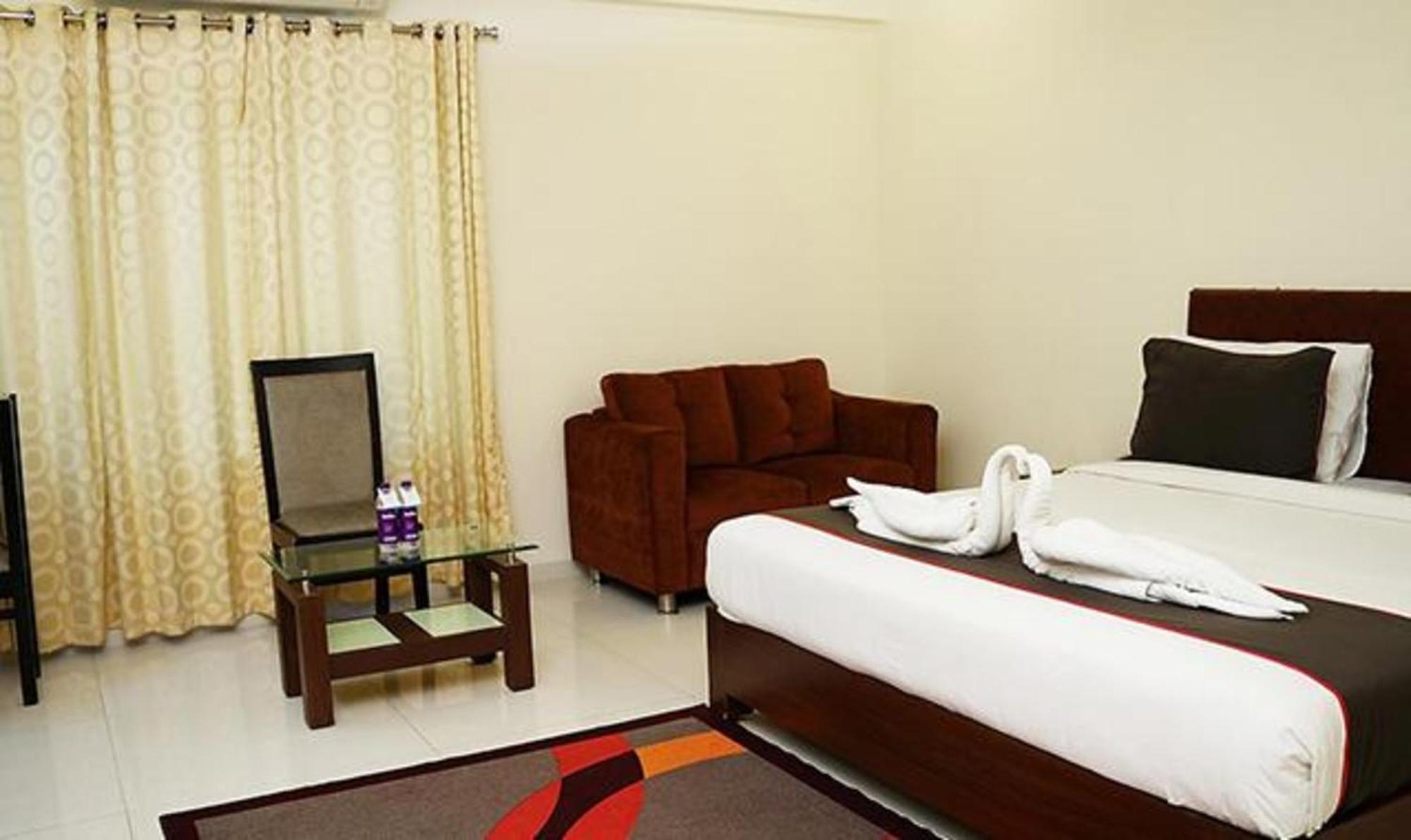 Capital O 16971 Hotel Lorven Visakhapatnam Exterior foto