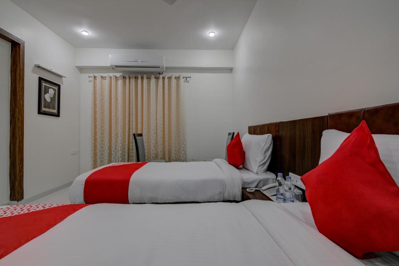 Capital O 16971 Hotel Lorven Visakhapatnam Exterior foto