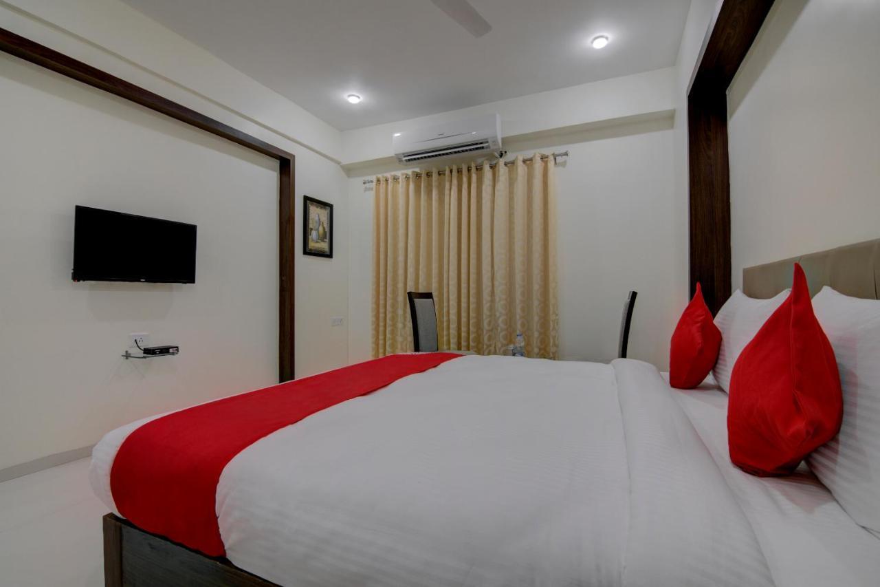 Capital O 16971 Hotel Lorven Visakhapatnam Exterior foto