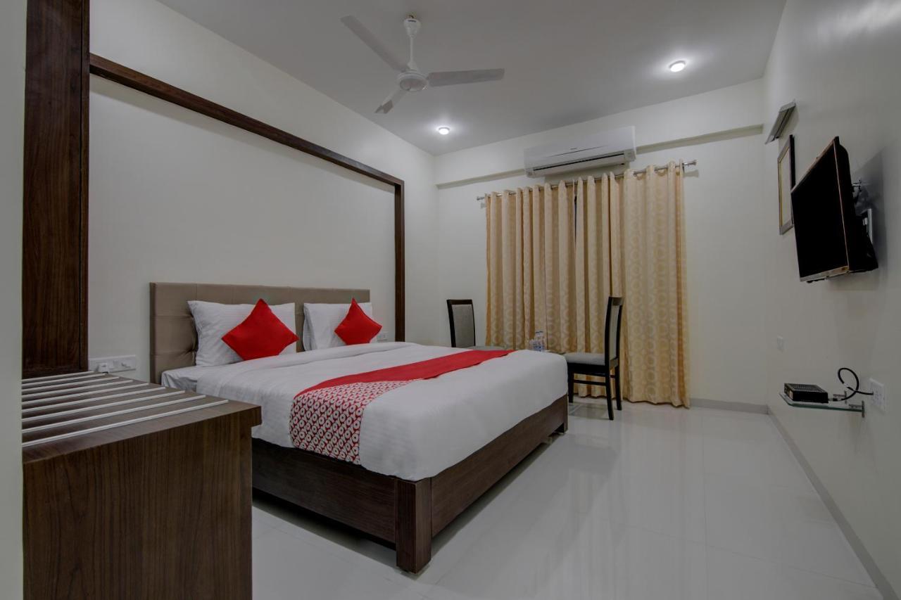 Capital O 16971 Hotel Lorven Visakhapatnam Exterior foto